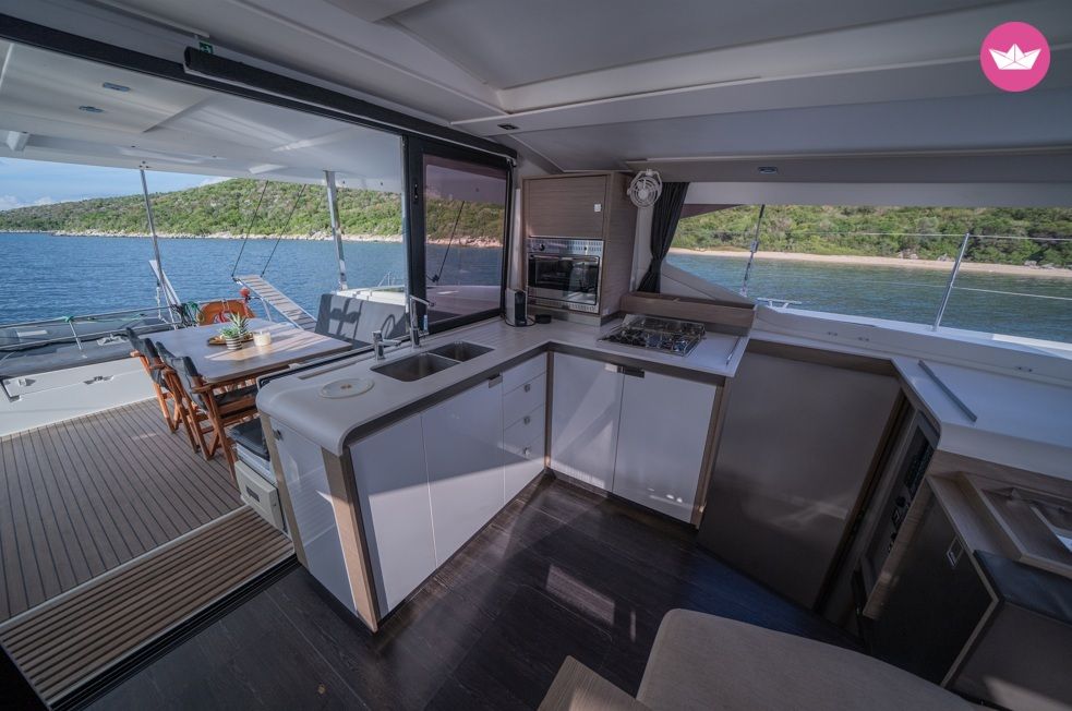 Catamaran Fountaine Pajot ISLA 40 12m 8