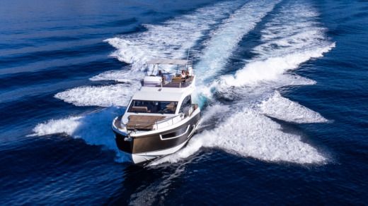 Yacht Sealine F430 in