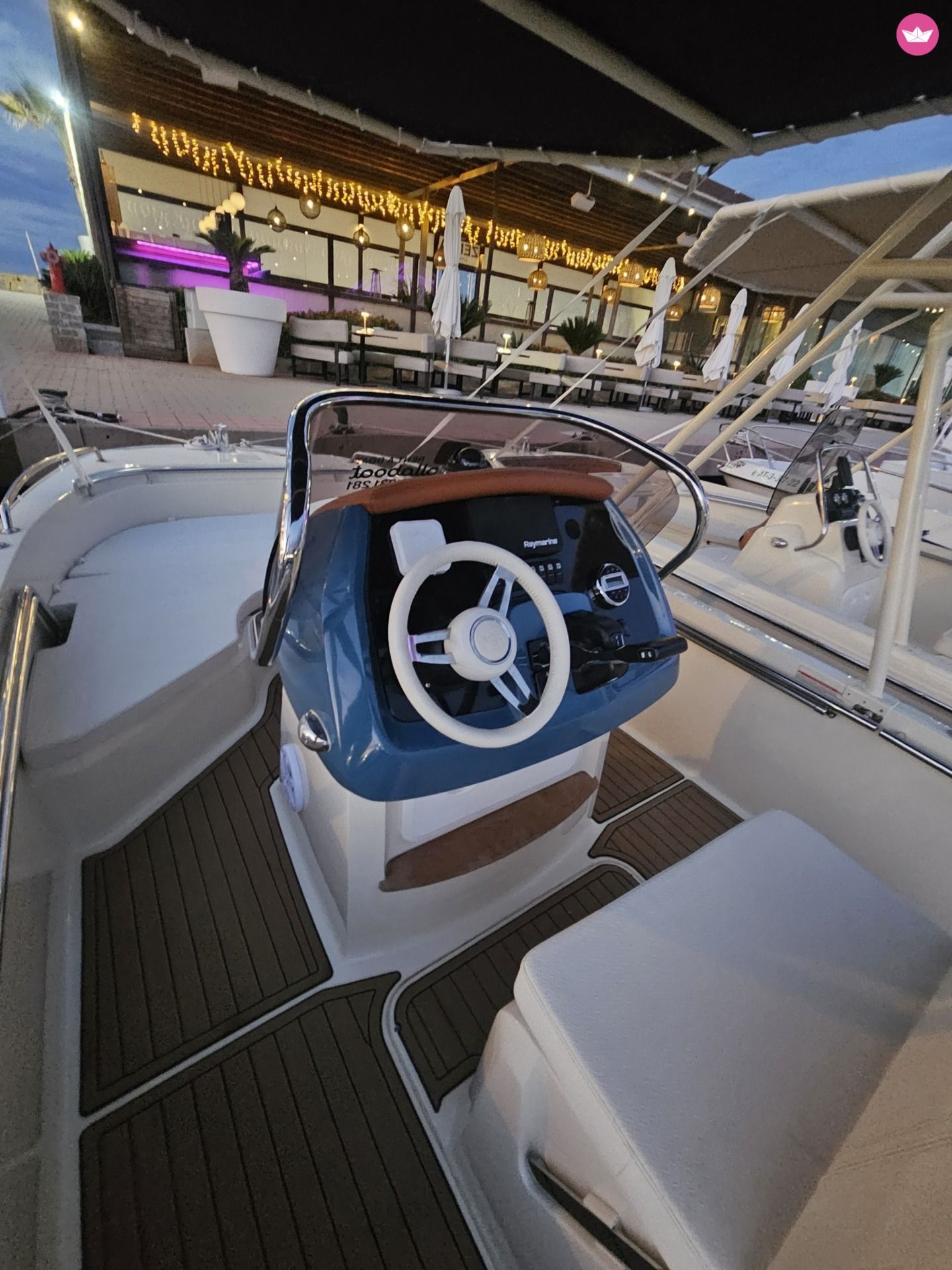 Bateau à moteur INVICTUS Cappoforte fx200 150cv