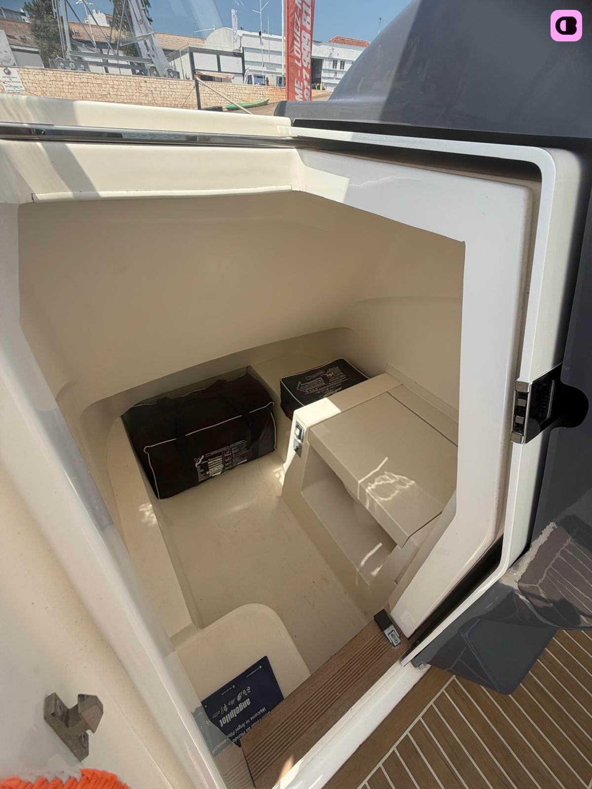 Bateau à moteur Capelli Capelli Tempest 800 300cv 4