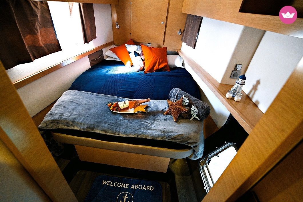 Hire Fountaine Pajot Helia 44