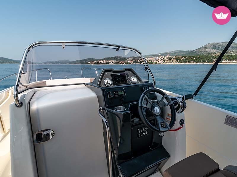 Charter Motorboat Quicksilver 755 Activ Open Split