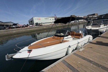 Charter Motorboat Prua al vento Hurucan Lorient