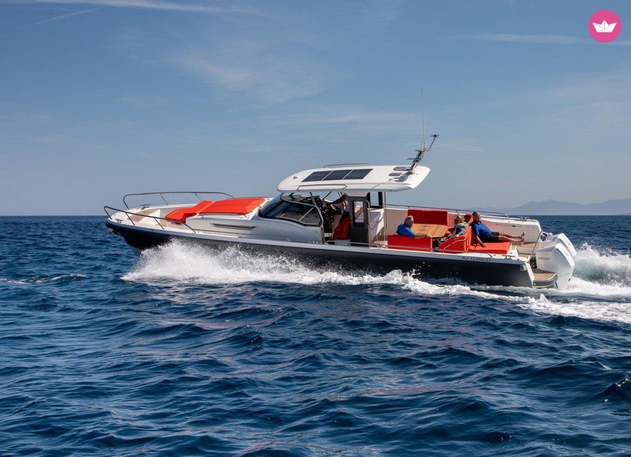 Bateau à moteur Nimbus T11 800cv