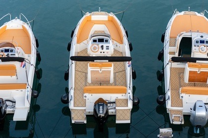 Location Bateau à moteur PRUA AL VENTO JAGUAR 7.0 Pula