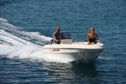 Charter Motorboat Karel 430 Open Plataria