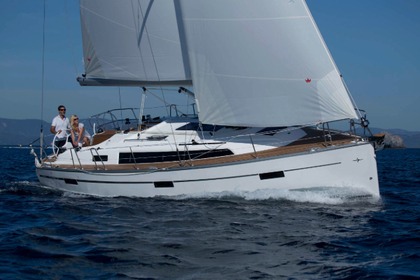 Charter Sailboat Bavaria 37 Cruiser Angra do Heroísmo