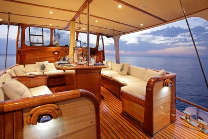 M/S Rota II available for day cruises from Athens