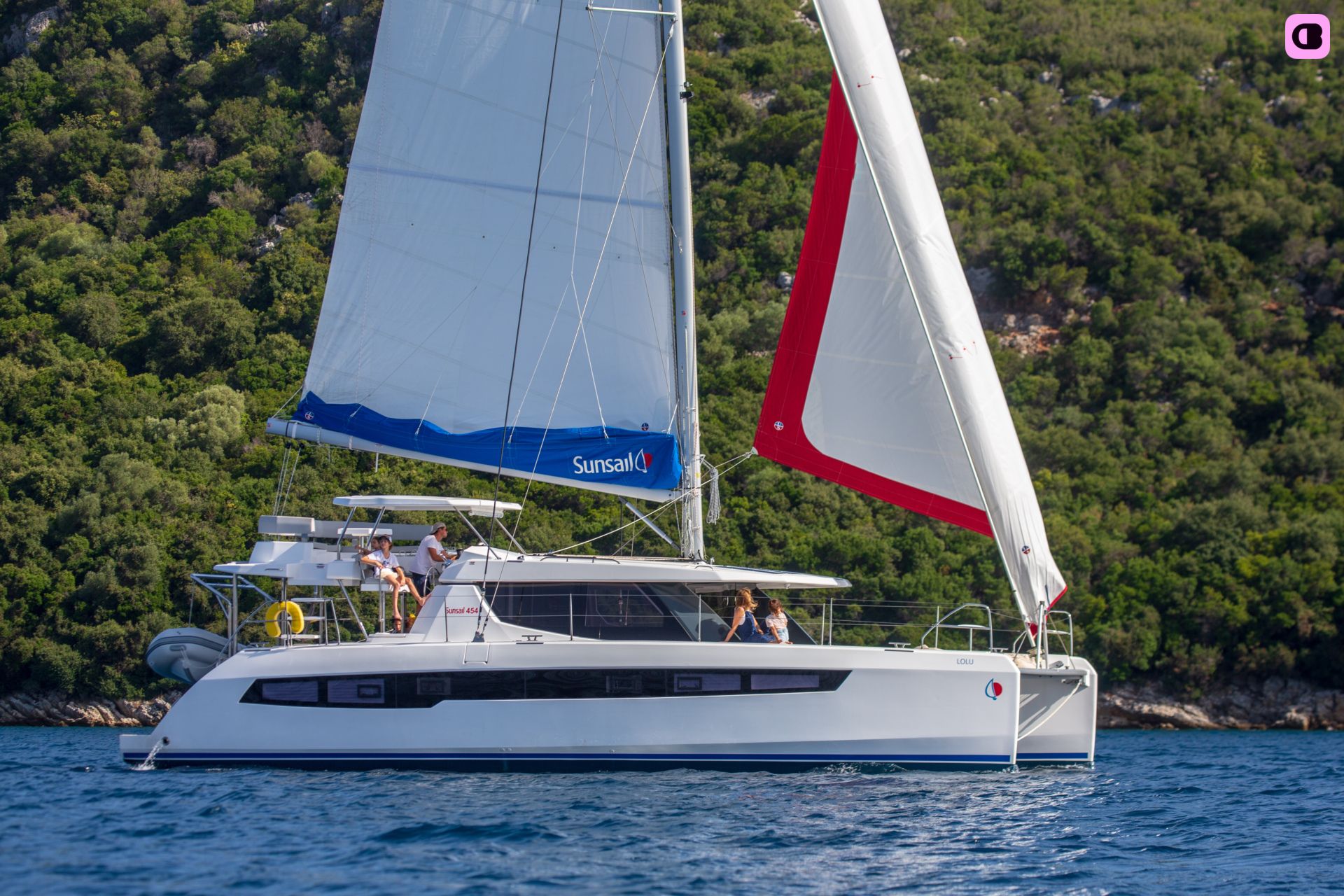 Catamaran Robertson &