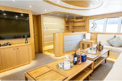 Luxurious 80ft Yacht for Rent in Dubai