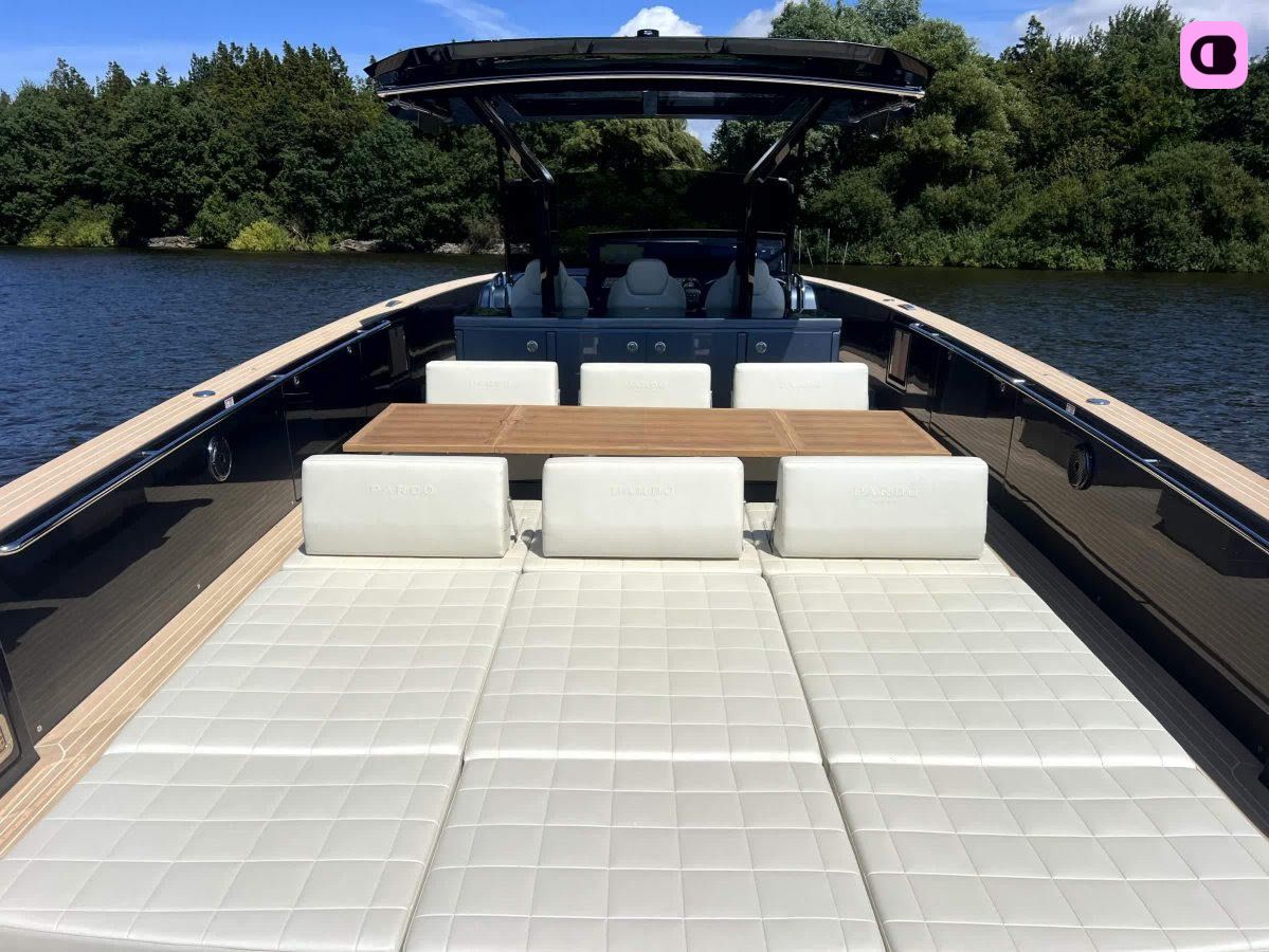 Bateau à moteur Pardo 43 880cv 6