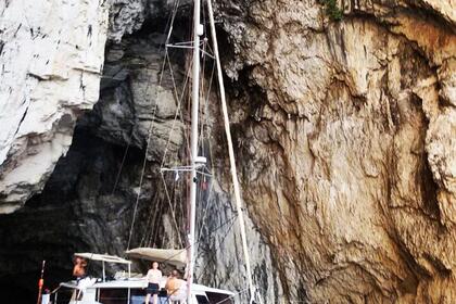 Просторный катамаран Lipari 41 – отдых с друзьями и семьёй у берегов Черногории