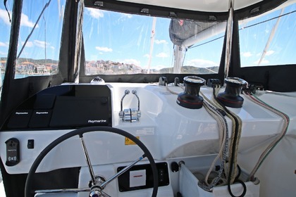 Rental Catamaran Lagoon-Bénéteau Lagoon 43 - 3 + 2 cab. Marina Frapa