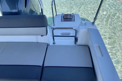 Balade en mer à bord d’un Cap Camarat 6.5 CC – Série 3 (2023)