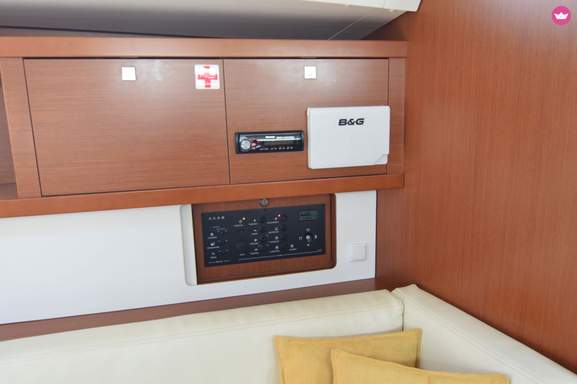 Rental sailboat in Athens  