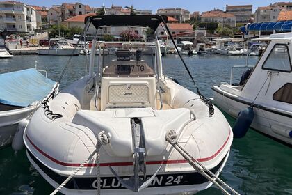 Verhuur RIB Joker Boat Clubman 24 Trogir