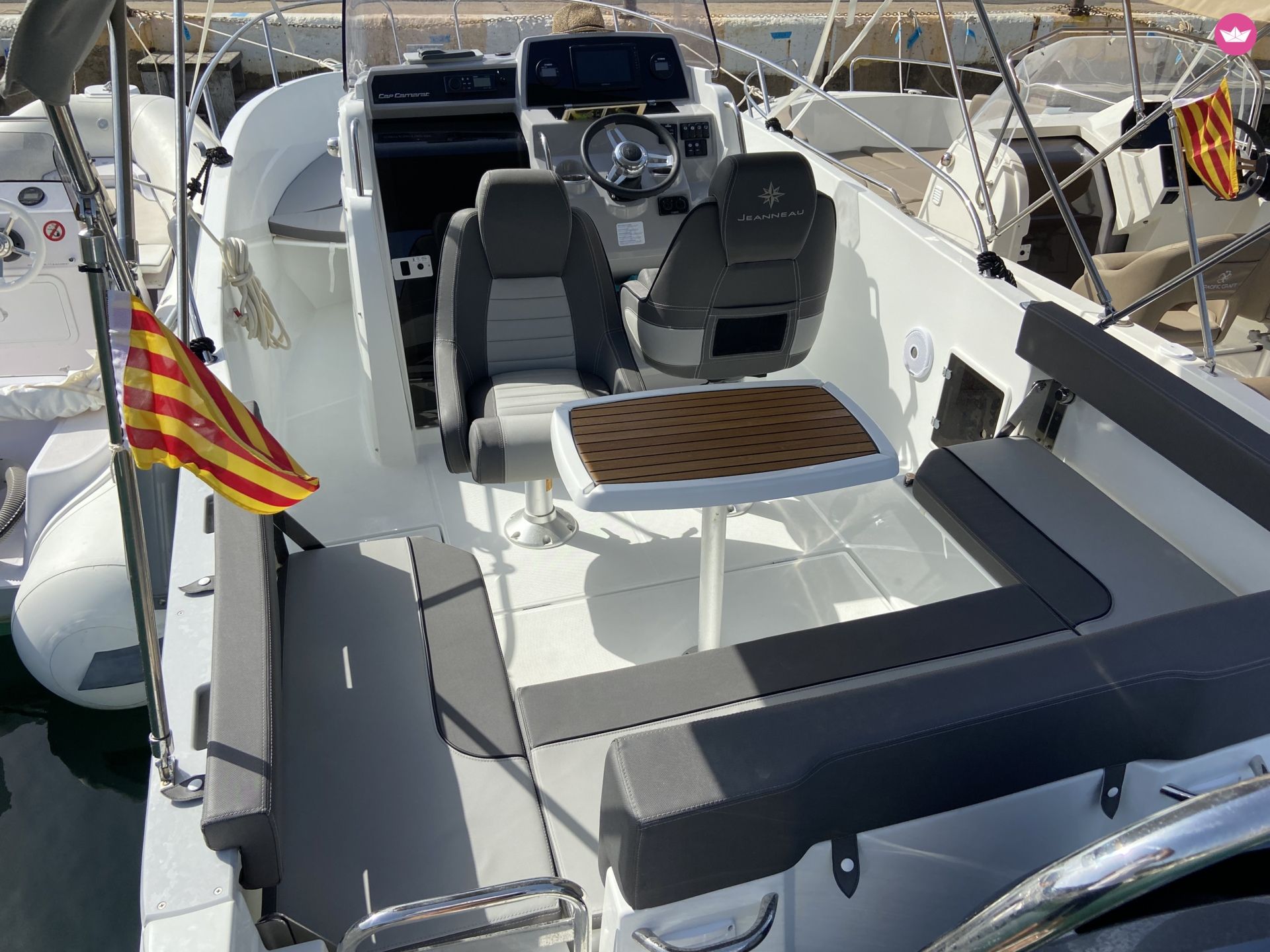 Bateau à moteur Jeanneau Cap Camarat 7.5 Cc 225cv 7