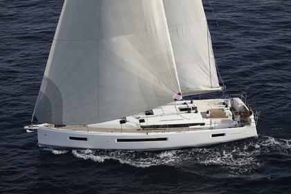 Charter Sailboat JEANNEAU SUN ODYSSEY 490 Les Pieux