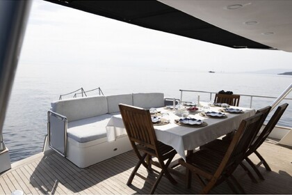 M398 Ultraluxury Motoryacht For Rent 6 People