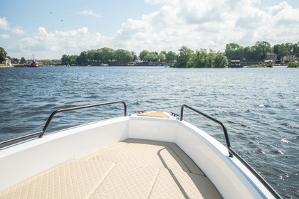 New modern boat Compass 6s