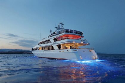 Чартер Моторная яхта Benetti Code 8 Дубай