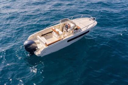 Miete Motorboot Invictus cx 240 La Pointe-Rouge