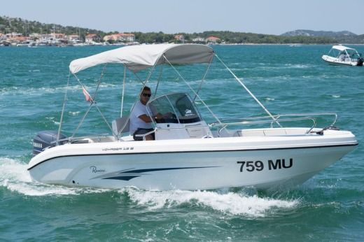 Charter Ranieri 19 Voyager Motorboat (2011) in Murter - Click&Boat