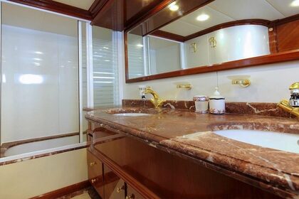 Luxury Motor Yacht With Jacuzzi in Bodrum