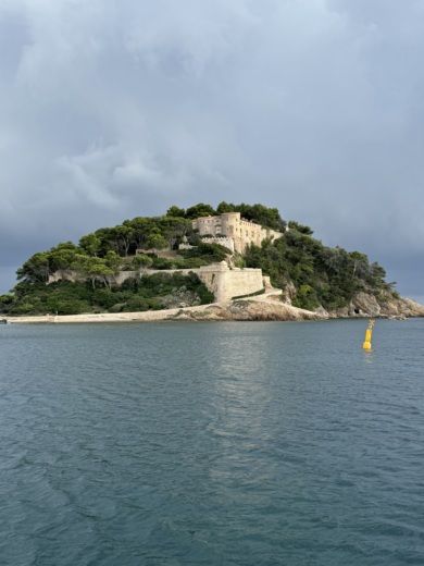 Marseille Catamaran Benneteau LAGOON 400 alt tag text