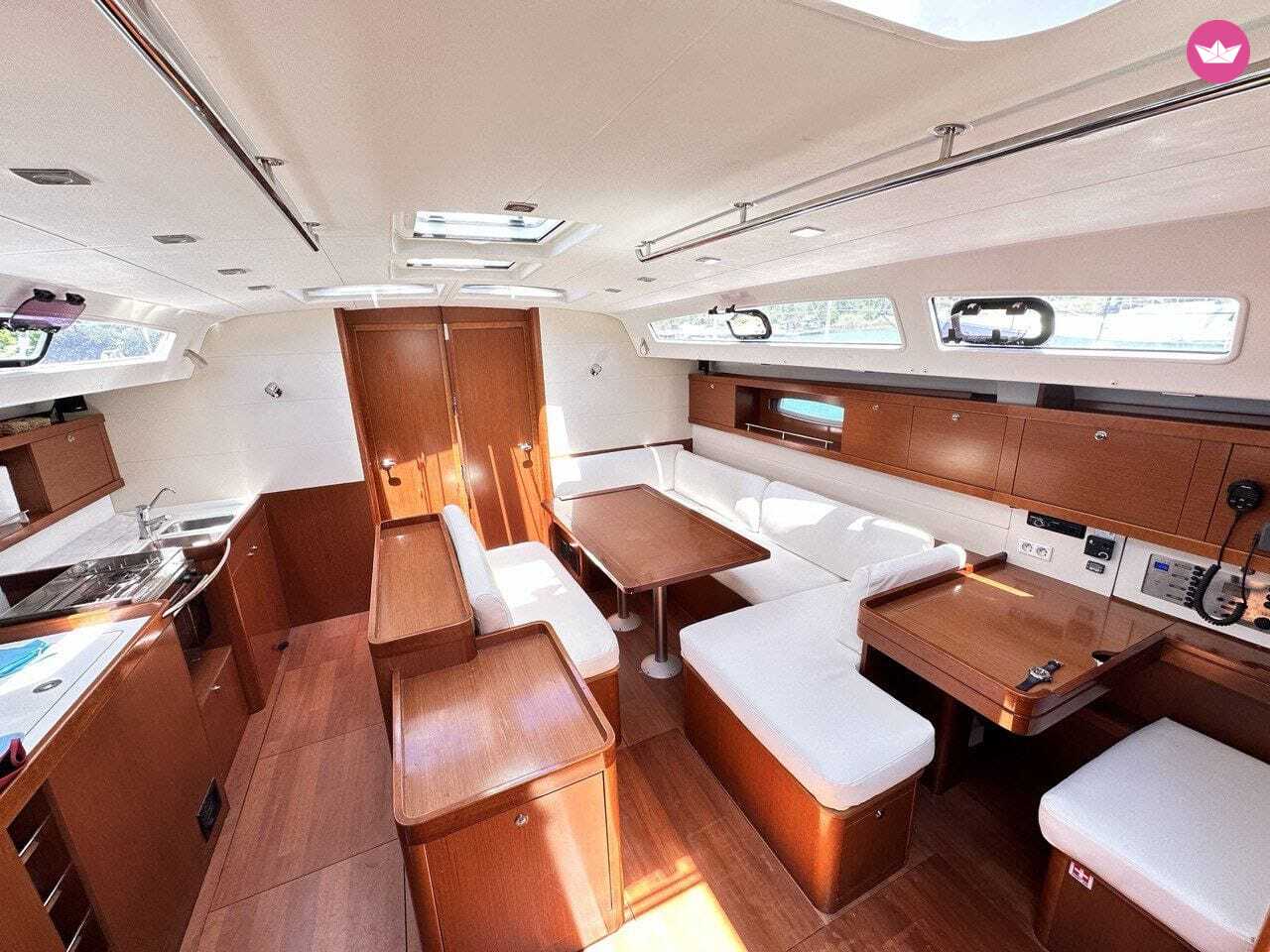 Hire Beneteau Oceanis 50