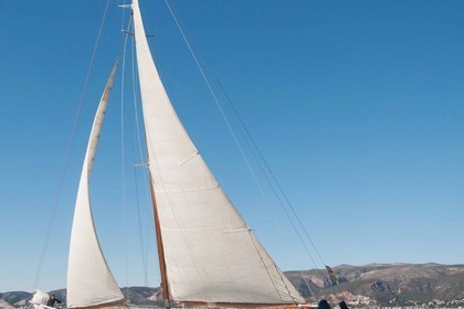 Day charters on Vintage 1935 Boat