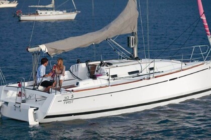 Hire Sailboat BENETEAU FIRST 30 La Rochelle