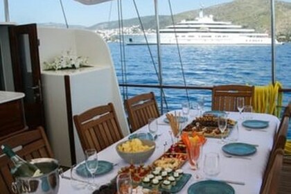 D420 Deluxury Gulet Yacht For 8 People