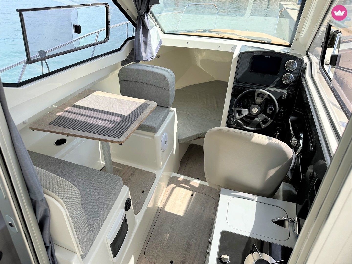 Bateau à moteur Quicksilver 675 Weekend 225cv 5