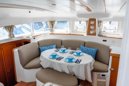 Catamaran premium charter