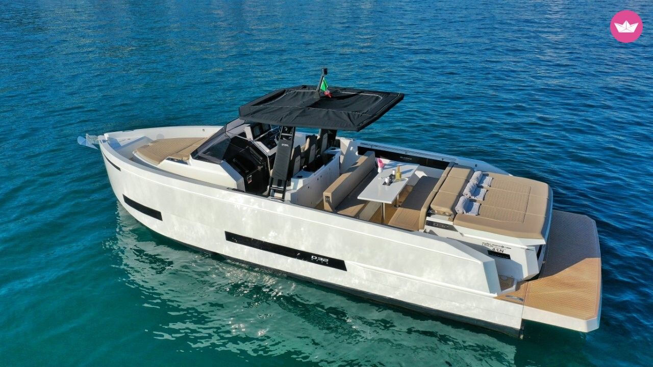 Bateau à moteur de antonio D-32 OPEN 600cv 4