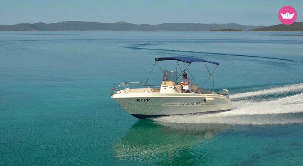 Charter motorboat in Ugljan  