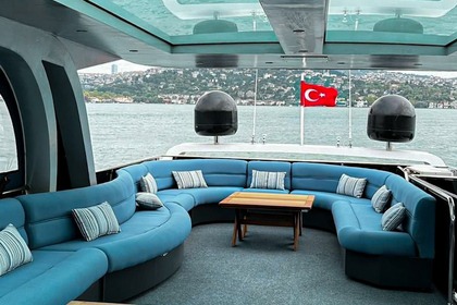 Ultra Luxury 30-Guest VIP Yacht – Premium Bosphorus Experience