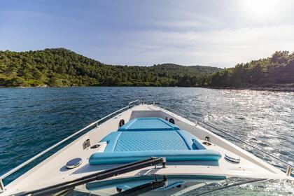 Hyra båt Motorbåt Axopar 37 Hvar