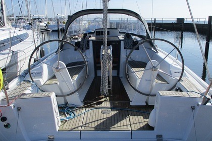 Hire Sailboat  Hanse 315 Altefähr