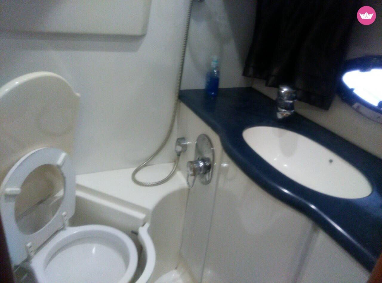 Motorboat Sunseeker 47 Camargue for hire