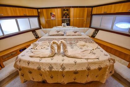 Luxury Motor yacht with a capacity of 8 people
