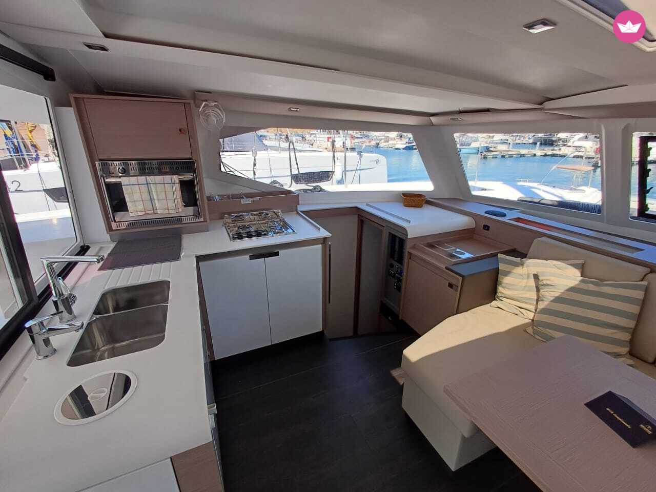 Catamaran Fountaine Pajot Isla 40 11m 4