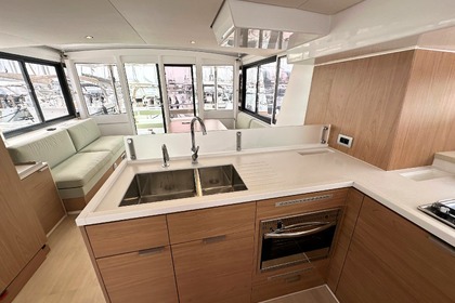 Czarter Katamaran Catana Group Bali 4.6 - 5 + 2 cab. Kaštel Gomilica