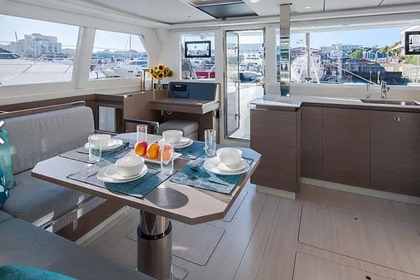 Hyra båt Katamaran Leopard 42 Procida