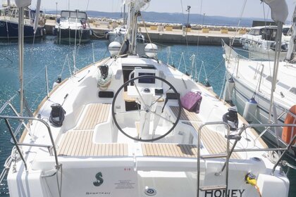 Hire Sailboat BENETEAU OCEANIS 31 Split