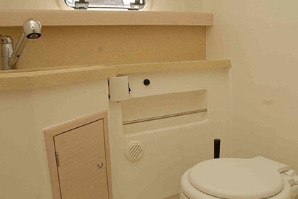 Futura 860 - spacerowy jacht motorowy