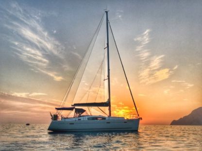 Charter Sailboat Beneteau Oceanis 40 La Spezia