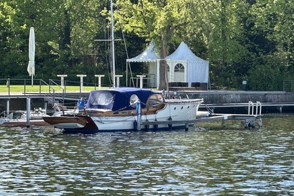 Rental Motorboat Classic Motor Yacht Mahagony Berlin