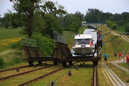 Suncamper 30 - komfortowy jacht motorowy